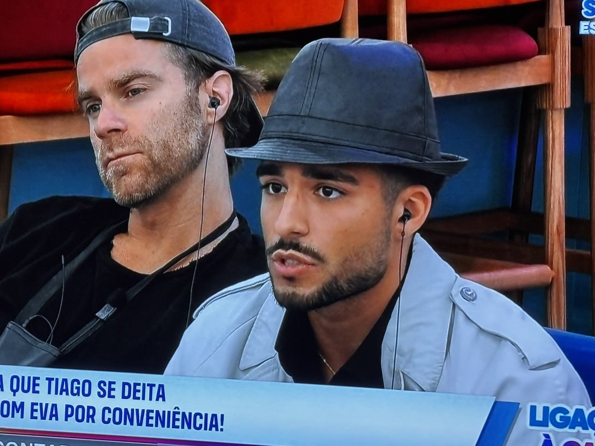 Hugo: “ESTRATÉGIA É DEITARES-TE COM ELA NA CAMA!” 😂😂😂😂😂

O HUGO que se deitou com a Sara desde o início e já admitiu que foi estratégia… 

BONECOOOO é ele

#sstvi