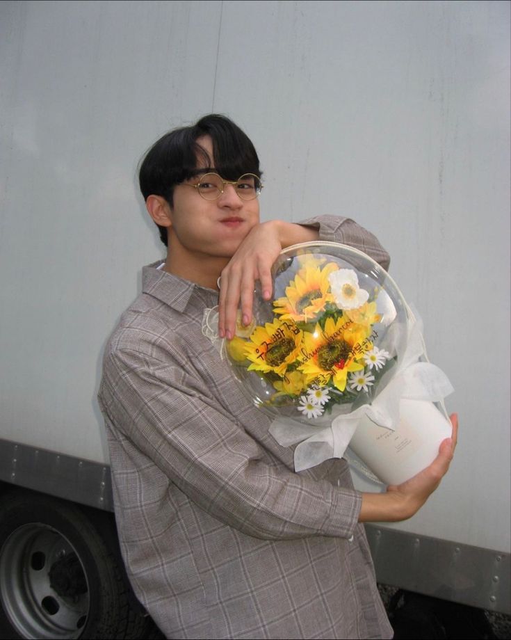 HOURLY CLO'VER tweet media