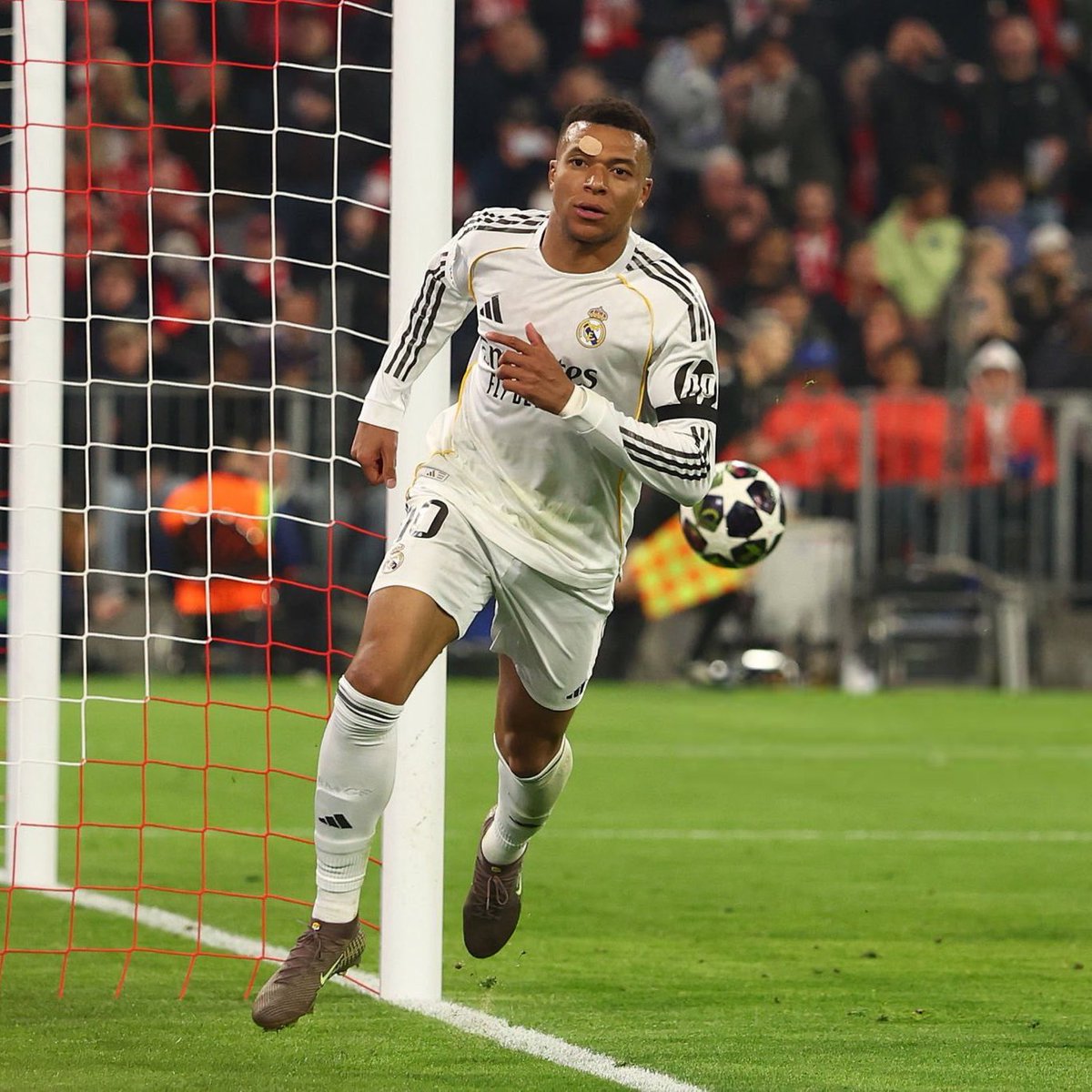 ᴍᴀɴᴜ. tweet media