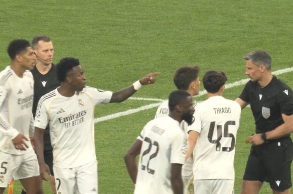 Media Bayern France tweet media