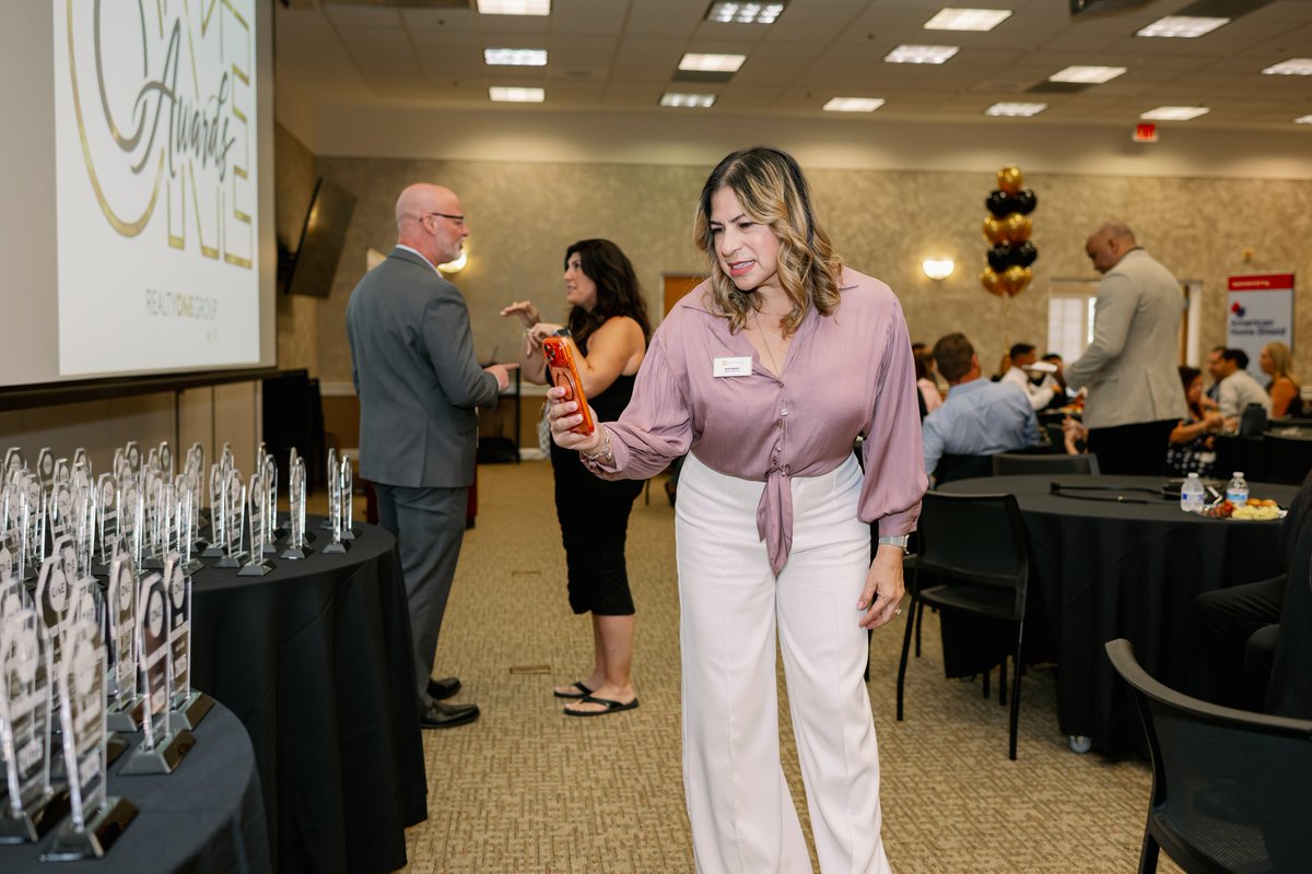 RealtorDarion's tweet photo. 🏆 𝐆𝐨𝐥𝐝 𝐂𝐥𝐮𝐛

Honored to be recognized with Kat at the Realty ONE Group MVP ONE Awards as part of the 𝐭𝐨𝐩 𝟏𝟎% 𝐨𝐟 𝐦𝐨𝐫𝐞 𝐭𝐡𝐚𝐧 𝟏,𝟏𝟎𝟎 𝐑𝐞𝐚𝐥𝐭𝐨𝐫𝐬 in our brokerage.

Grateful for the clients who trust us to guide them through buying and selling homes in Southwest Florida.

Thinking about buying or selling in SWFL? 𝐋𝐞𝐭’𝐬 𝐜𝐨𝐧𝐧𝐞𝐜𝐭.

𝗞𝗮𝘁 𝗮𝗻𝗱 𝗗𝗮𝗿𝗶𝗼𝗻 𝗛𝗶𝗴𝗱𝗼𝗻
𝐋𝐞𝐠𝐚𝐜𝐲 𝐋𝐮𝐱𝐞 𝐓𝐞𝐚𝐦 | 𝐑𝐞𝐚𝐥𝐭𝐲 𝐎𝐍𝐄 𝐆𝐫𝐨𝐮𝐩 𝐌𝐕𝐏
𝐒𝐖𝐅𝐋 | 𝟐𝟑𝟗-𝟓𝟓𝟖-𝟎𝟕𝟕𝟐 | 𝐋𝐞𝐠𝐚𝐜𝐲𝐋𝐮𝐱𝐞𝐓𝐞𝐚𝐦.𝐜𝐨𝐦

#SWFLRealEstate #NaplesFL #RealEstate