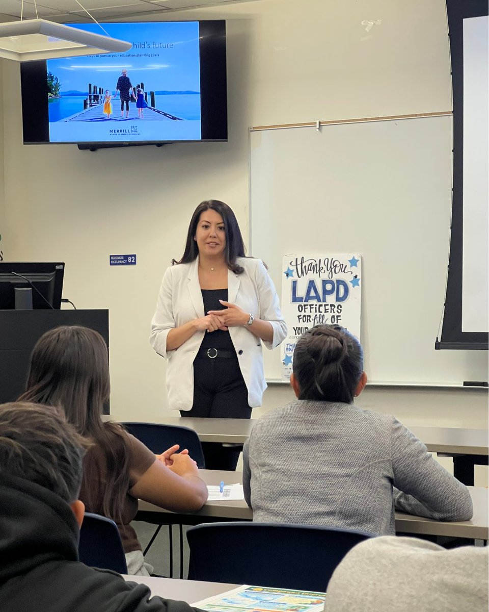 hollenbeckPAL's tweet image. Building strong futures starts with financial knowledge 💙
As part of the YOU Matter program at LAPD Hollenbeck PAL, our parents and youth participated in a financial literacy class. Thank you to Merrill, a Bank of America Co.

#HPAL #financialliteracy #bankofamerica
