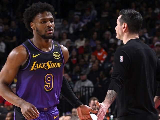 LakeShowYo tweet media