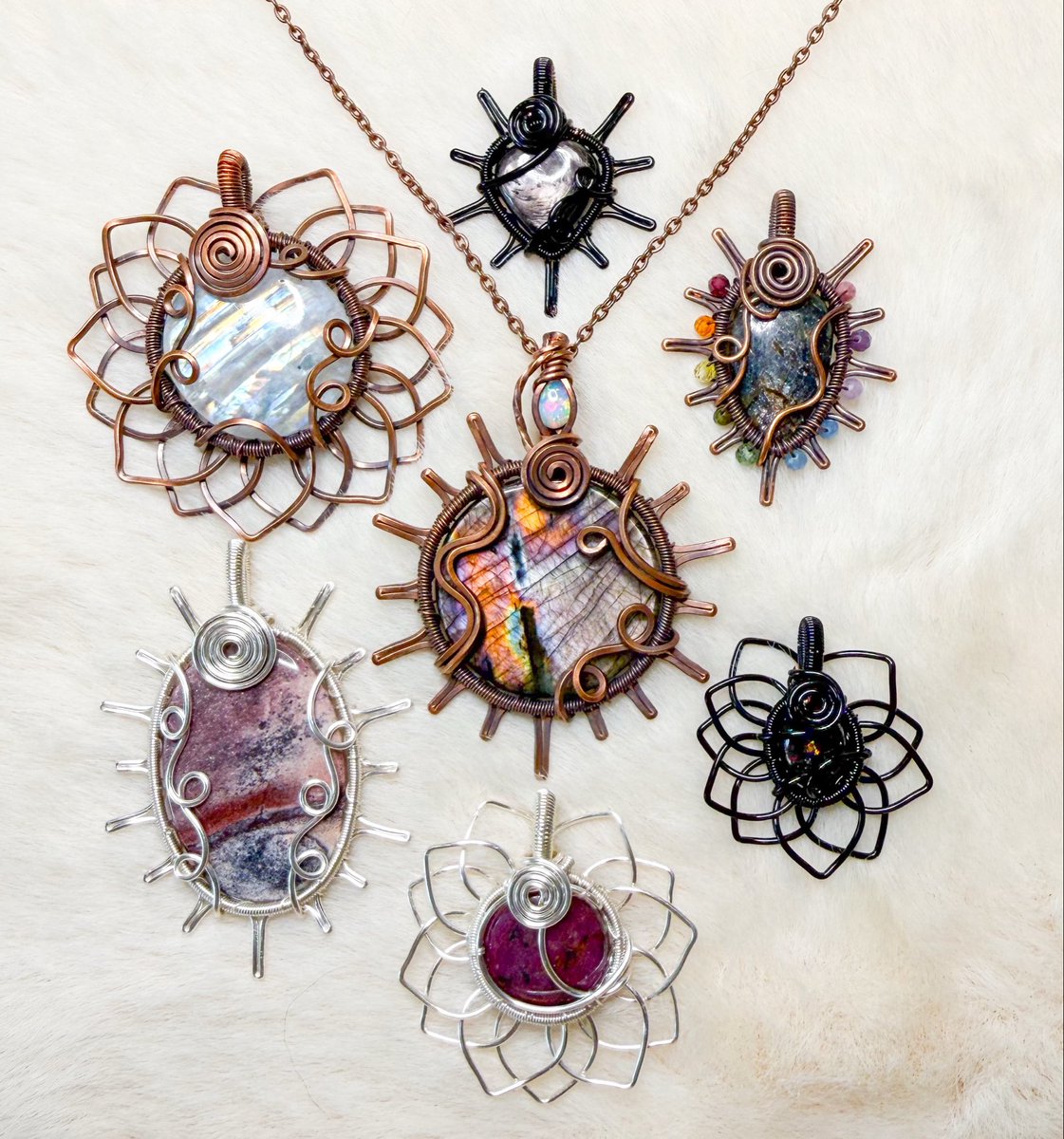 mildhippie's tweet image. crystal sun &amp;amp; sunflower pendants 🌻💜☀️

“out of this world” collection will be on my shop April 16th at 8pm eastern time