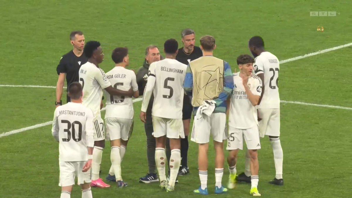 ساخر tweet media