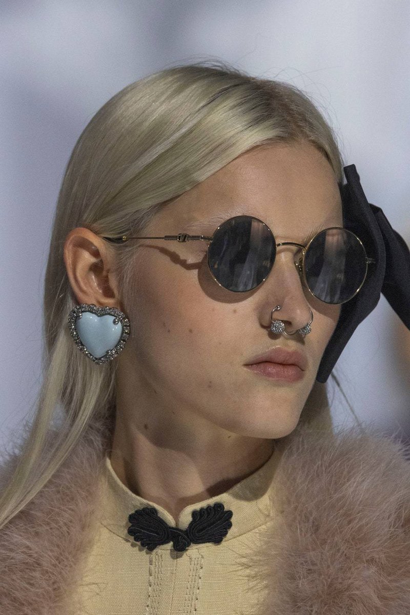 nectarfiles's tweet photo. pink furs at valentino ss2025 @ details https://t.co/rmIvihFt00