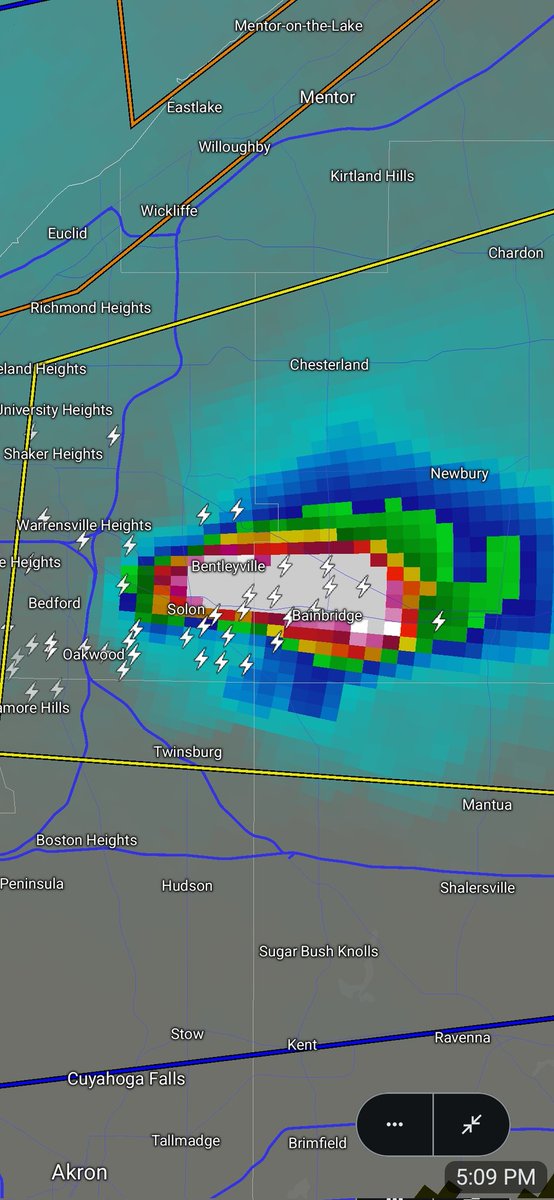 My goodness anyone in the Solon/Bainbridge area to provide an update on the hail? 
#OHwx