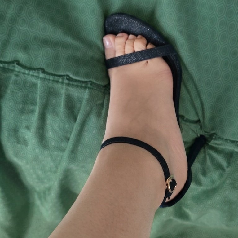 KBonitos96017's tweet photo. Hola soy una mujer ama de casa la cual disfruta de lo hermoso de mis pies me gustaría leer sus comentarios y saber si en realidad son hermosos besitos https://t.co/fjrAU6t8oy