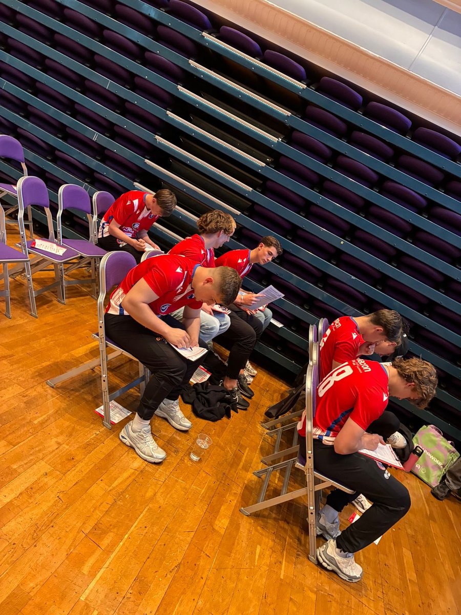 SullivanLo4's tweet photo. Tonight, myself and 8 DWFC academy players donated blood in tribute to one of our teammates recently diagnosed with leukaemia.
#pintformike
@DWFCAcademy
@DorkingWDRS https://t.co/zHNtH1AZVF