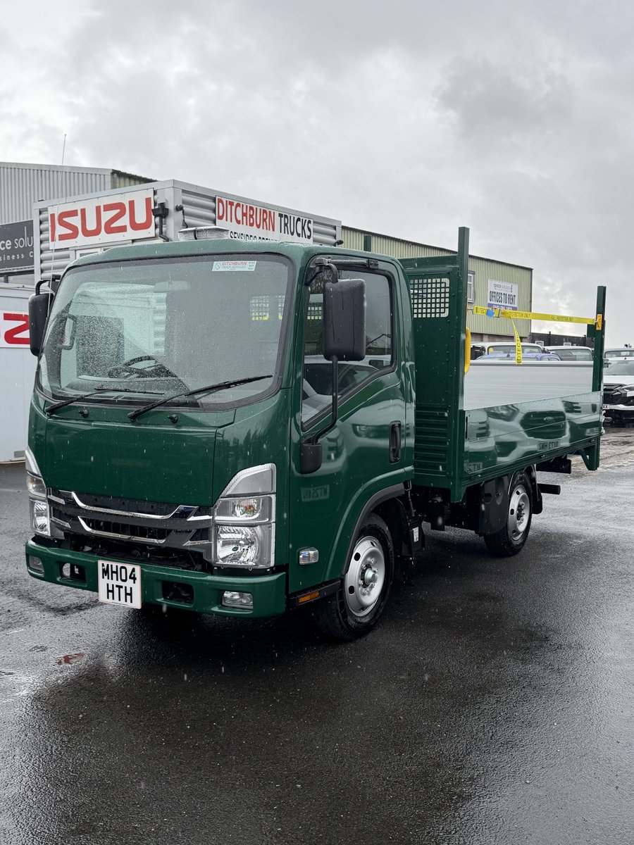 DitchburnTrucks's tweet image. The first of 2 x New Isuzu dropsides with fold over tail lifts and towbars go out to transport plant and tools across Lancashire and beyond for @hodgsontoolhireltd 
Proud and grateful for the team at Hodgson Tool Hire for their continued support.
#toolhire #planthire #towing