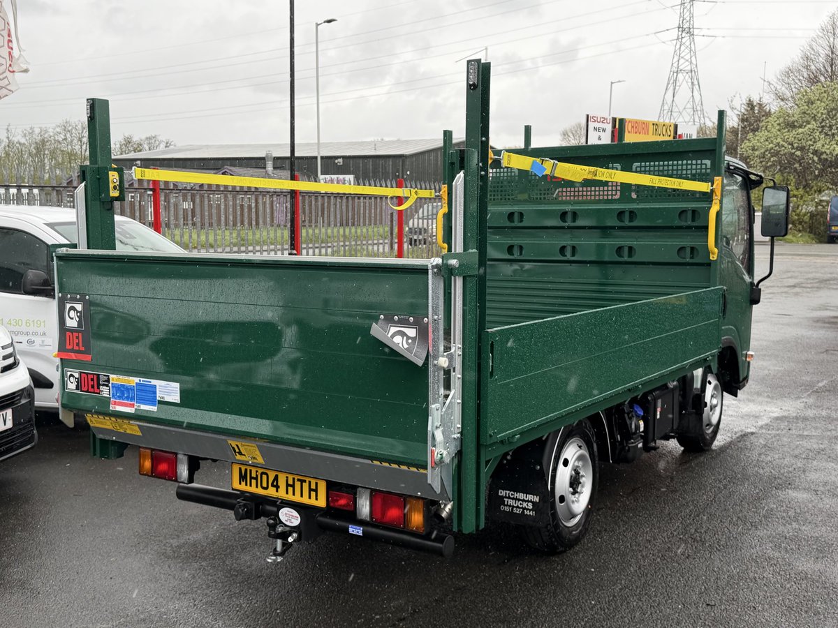 DitchburnTrucks's tweet image. The first of 2 x New Isuzu dropsides with fold over tail lifts and towbars go out to transport plant and tools across Lancashire and beyond for @hodgsontoolhireltd 
Proud and grateful for the team at Hodgson Tool Hire for their continued support.
#toolhire #planthire #towing