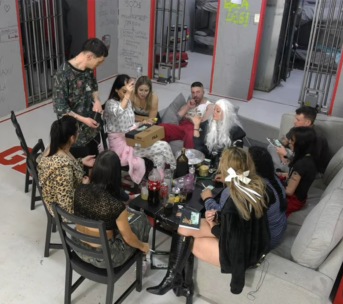 hace unas horas se estaban matando y ahora estan jugando AL BINGO es un loquero 😭
#CarcelGemelos3