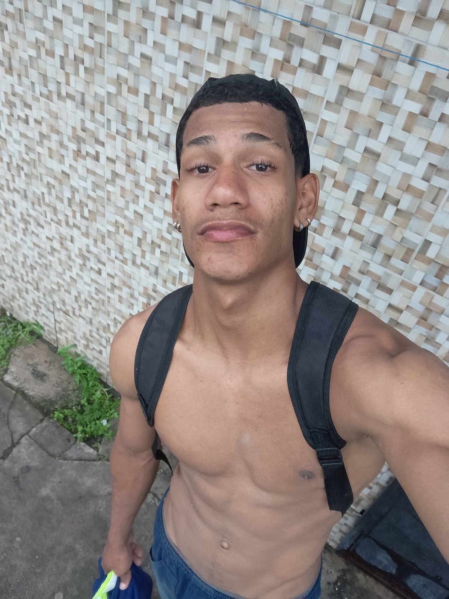 VitorGiova45471's tweet photo. Um dia qualquer depois do trabalho 
#trabalho #servente https://t.co/zZG3AHFaZW