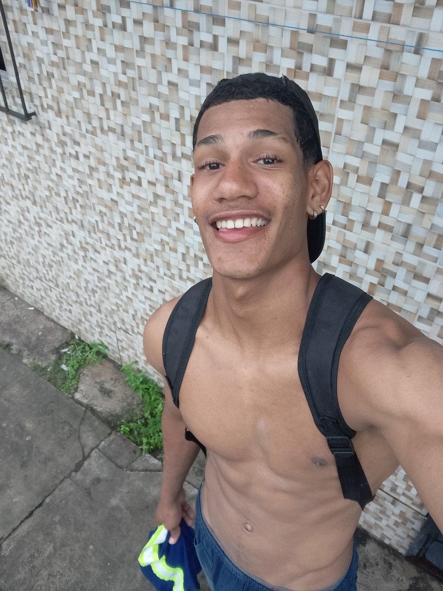 VitorGiova45471's tweet photo. Um dia qualquer depois do trabalho 
#trabalho #servente https://t.co/zZG3AHFaZW