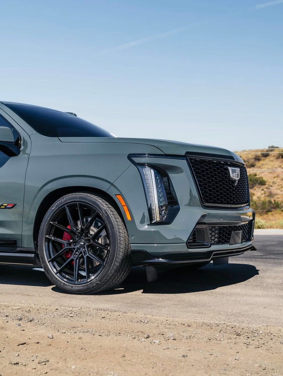 CarCultureCC's tweet photo. Cadillac Escalade V 🇺🇸 https://t.co/KnGS9ZWugV