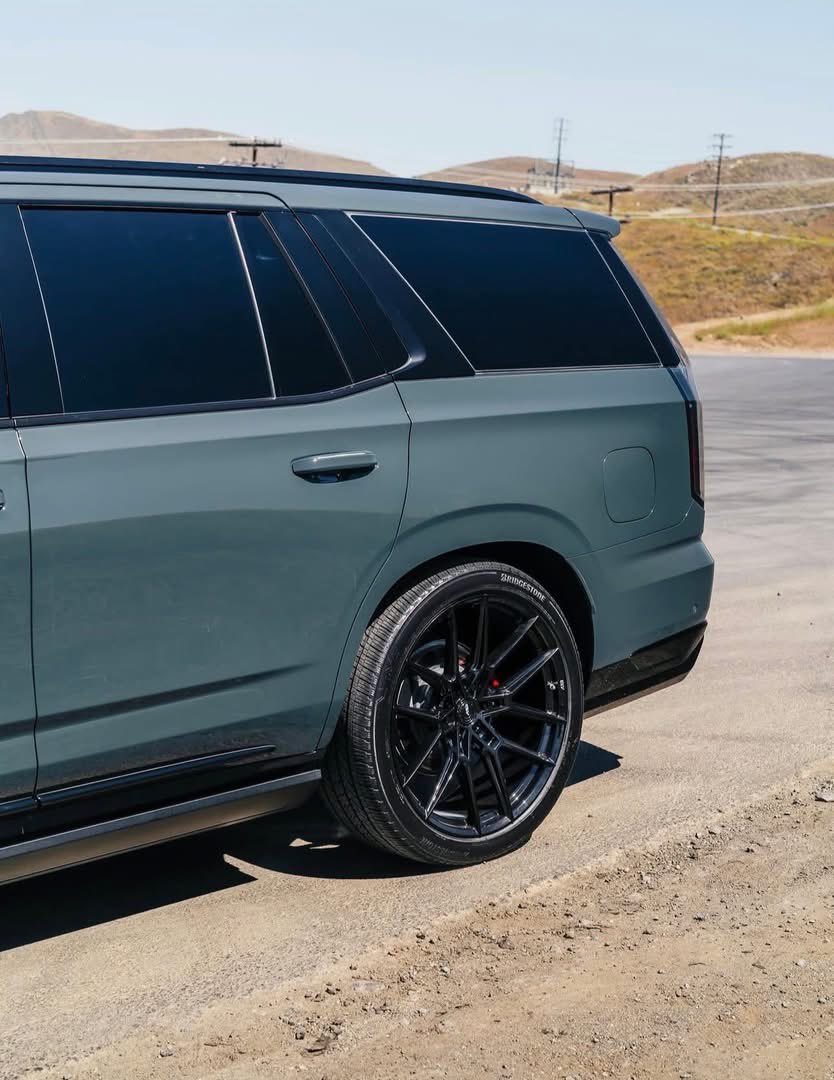 CarCultureCC's tweet photo. Cadillac Escalade V 🇺🇸 https://t.co/KnGS9ZWugV