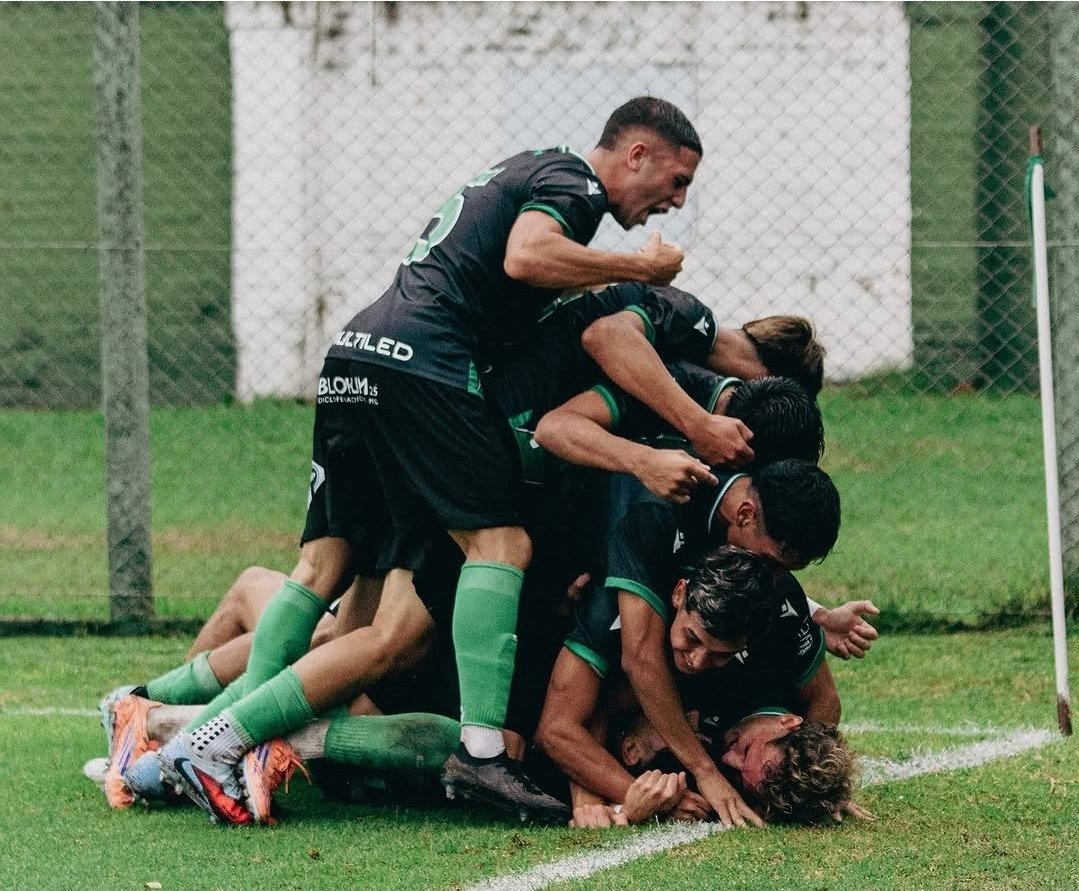 Victoria de la Reserva de #Banfield 2 a 1 ante <a href="/ClubGodoyCruz/">Club Godoy Cruz</a> en el Predio!
Segundo triunfo al hilo para acceder al puesto 14 en la tabla del grupo A