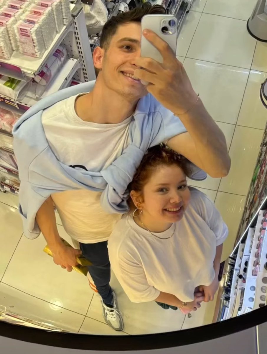 Nanii ＼(^-^)／༘ ✩ tweet media