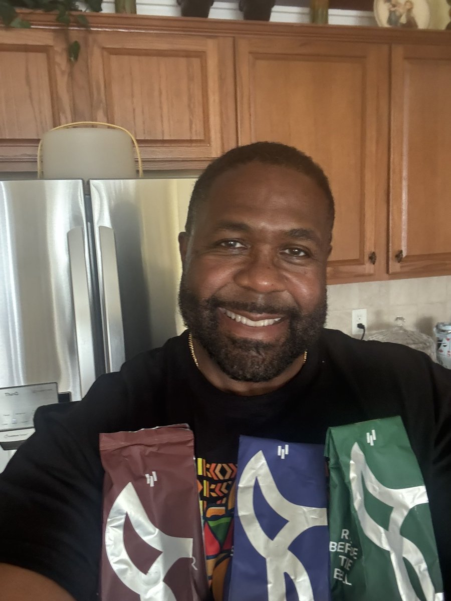 TradeWitJROC's tweet photo. My Insiders Coffee came today!  Thanks Desi 😎 https://t.co/Tiug8JUCEp