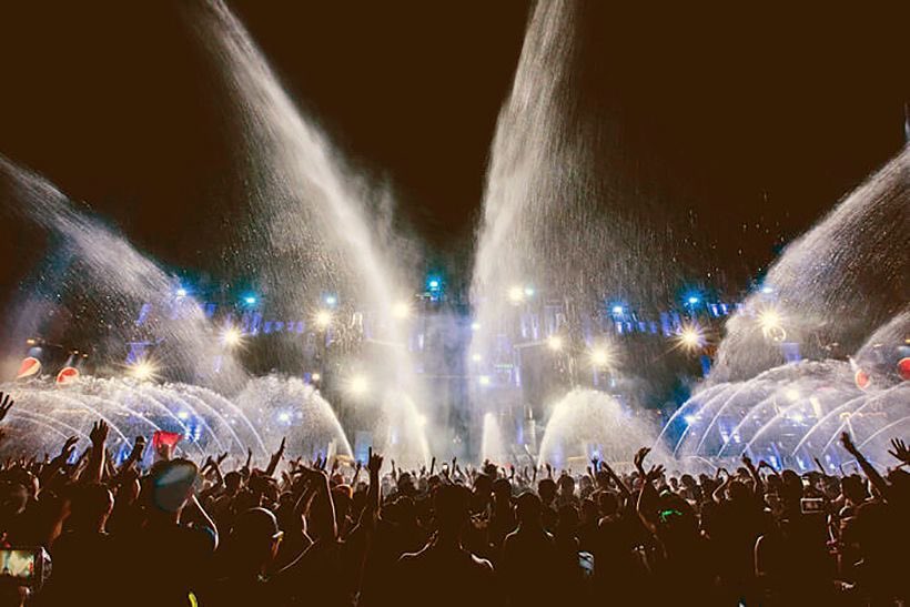 Tatam255's tweet photo. #PondPhuwin au - Songkran 

Pond fica desconfiado quando Phuwin diz que não vai beber no Songkran, o que ele ainda não sabe é que Phuwin está grávido. https://t.co/i2eMGMAxaf