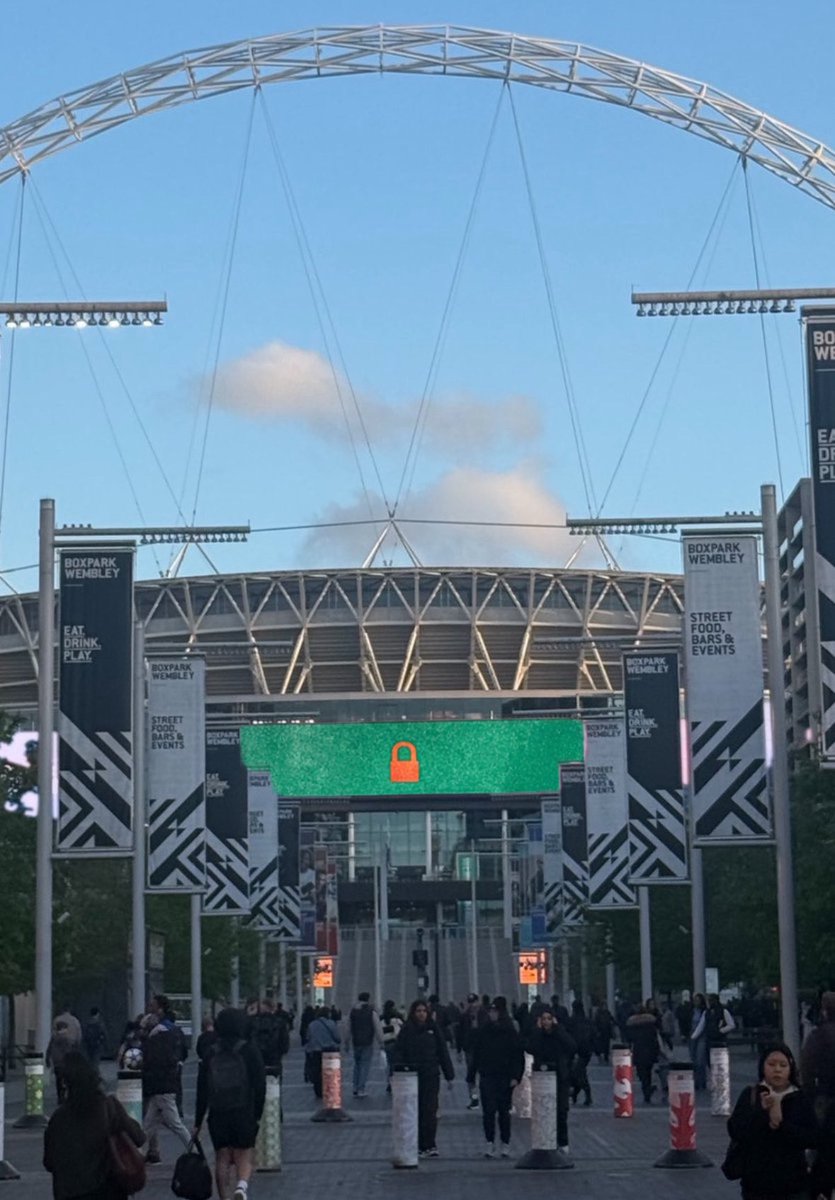 summer 🍯 tweet media