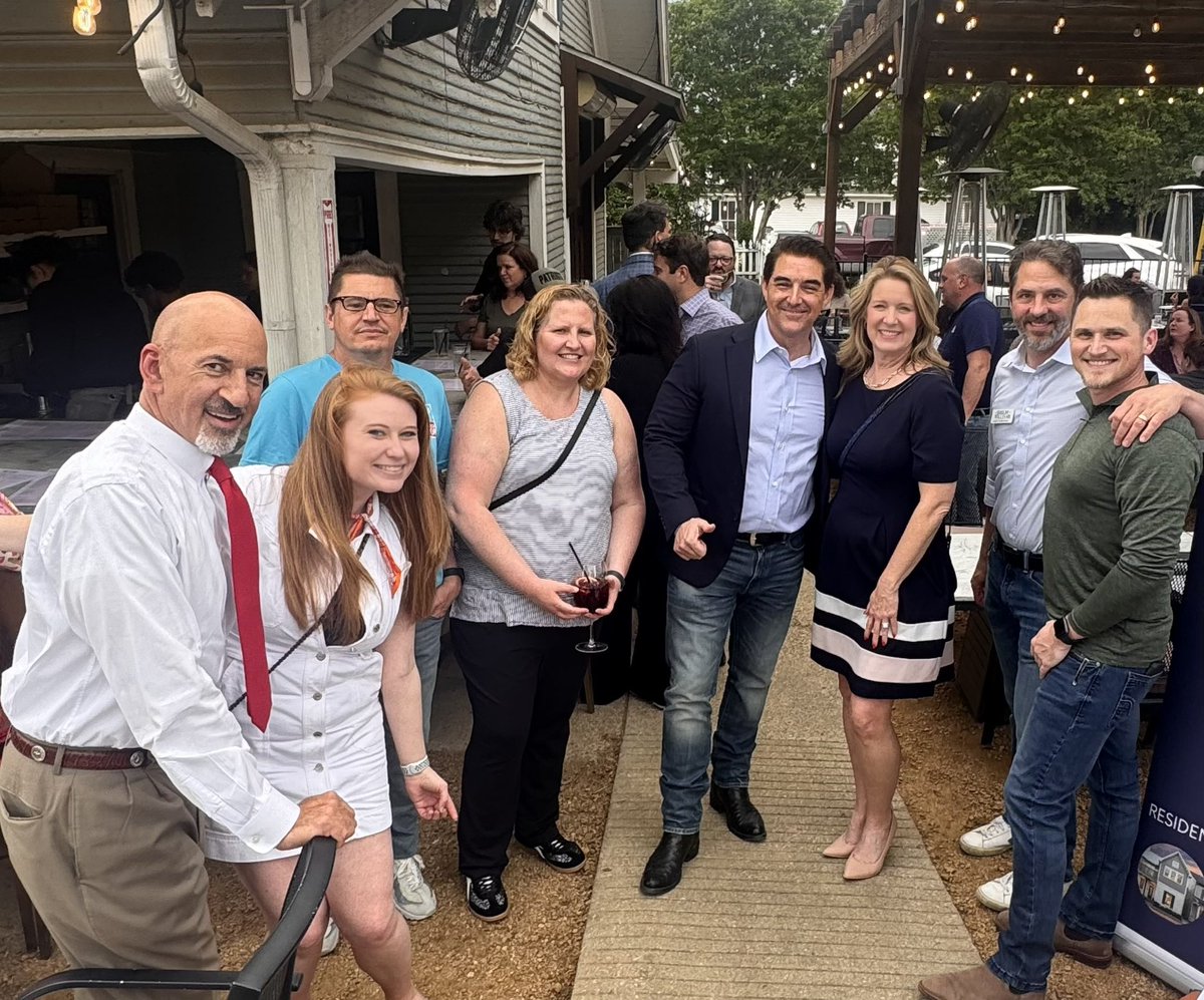 MattShaheen's tweet photo. Fun time hanging out w/ fellow Young Republicans in Frisco :)
 @CCYRTX #HD66 https://t.co/m667oAoi6a