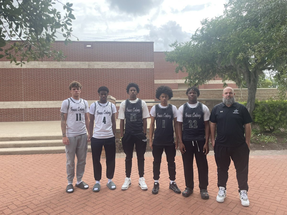 ICHS_Hoops's tweet photo. All County Photo shoot with our guys. Another opportunity to celebrate an incredible season by our team. 29-8 overall, District Champions, Regional Semi-Finalist. 22pt win over 6a State Champions, and multiple other wins over state ranked opponents. Special Season #TOGETHER https://t.co/MFMg77EPbf