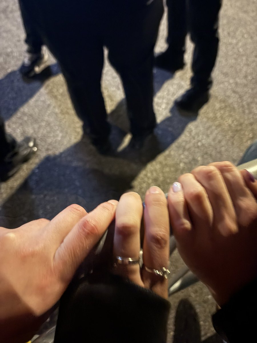 djotommo's tweet photo. on a eu la barricade sans partir au milieu du concert https://t.co/mwsQaSQhzQ