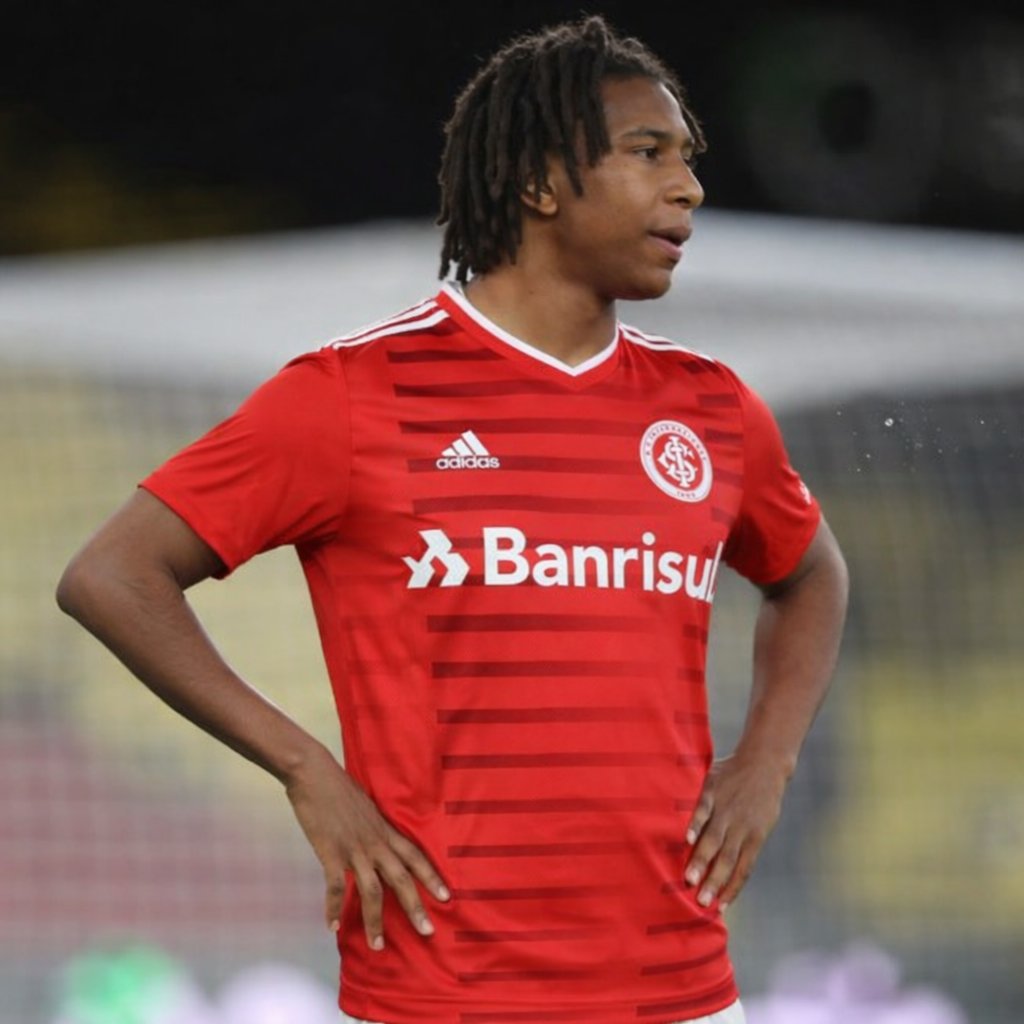 Lembra dessa história torcedor?

Olise jogava no internacional por empréstimo do Crystal palace em 2022, o jogador foi mandado embora após a chegada de carlos palácios pra assumir a ponta do time