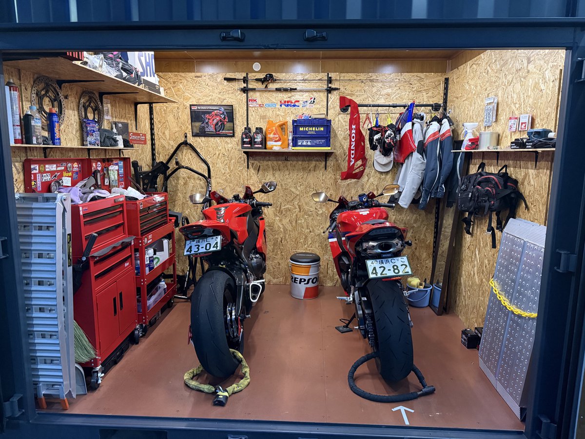 hiroSC59's tweet image. #これを見た人は今乗っているバイクメーカーに愛車を貼って感謝の気持ちを言っておねがい

リターンで今のバイクに乗り始めたからこそCBRに興味があったRちゃんに出会えて充実した毎日を過ごせてます♪
ありがとうCBR！
ありがとうHONDA！(`・ω・´)ゞ

#CBR
#HONDA党