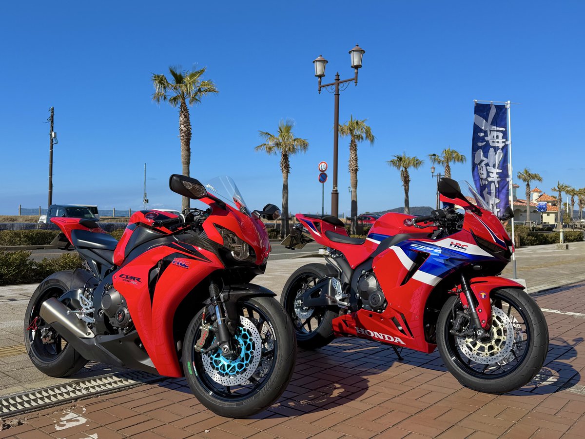 hiroSC59's tweet image. #これを見た人は今乗っているバイクメーカーに愛車を貼って感謝の気持ちを言っておねがい

リターンで今のバイクに乗り始めたからこそCBRに興味があったRちゃんに出会えて充実した毎日を過ごせてます♪
ありがとうCBR！
ありがとうHONDA！(`・ω・´)ゞ

#CBR
#HONDA党