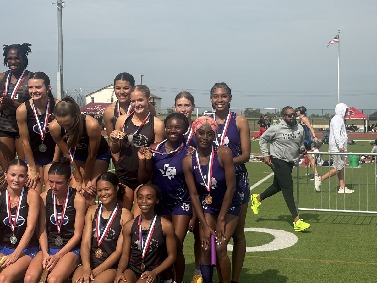 elginTrackField's tweet photo. Congratulations to the Girls 4x100 regional qualifiers @cee_dos   You are the bomb!!!
@hodge_2525  @PawlikHope https://t.co/RQMwExzVy4