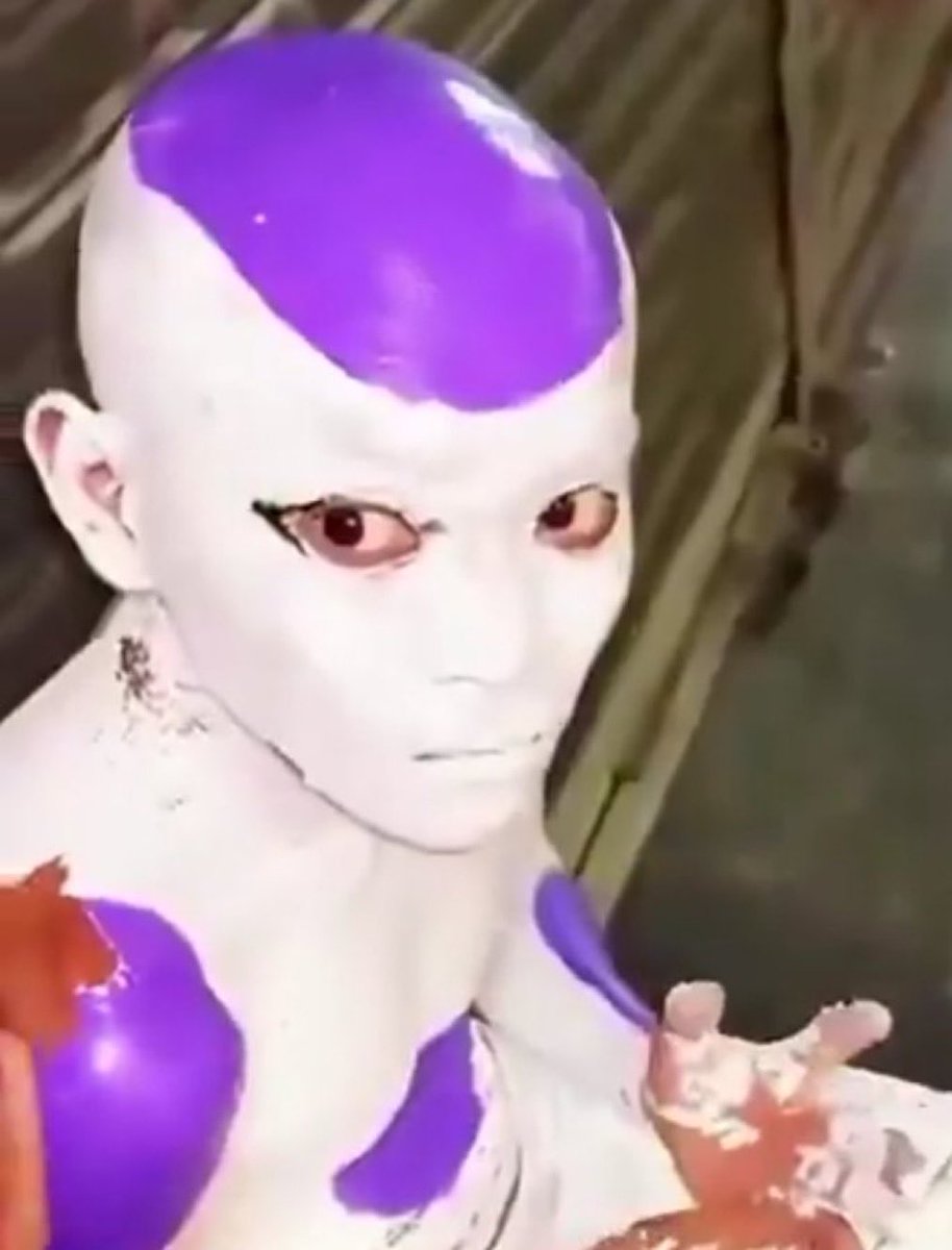 <a href="/ItalianFiesta/">COOLEE BRAVO 🥞🧇</a> This how frieza was looking when goku hair started turning yellow 😭