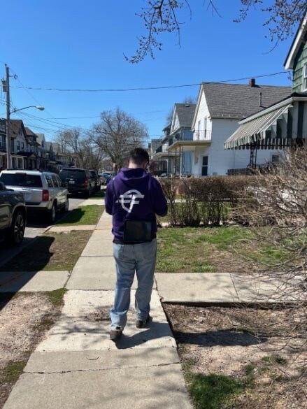 fastbridgefiber's tweet photo. Our team is all smiles as we continue bringing fiber internet to the Buffalo, NY region!😁💜
#FiberInternet #FastBridgeFiber #BuffaloNY #ISP #InternetServiceProvider https://t.co/0uugqmmZrB
