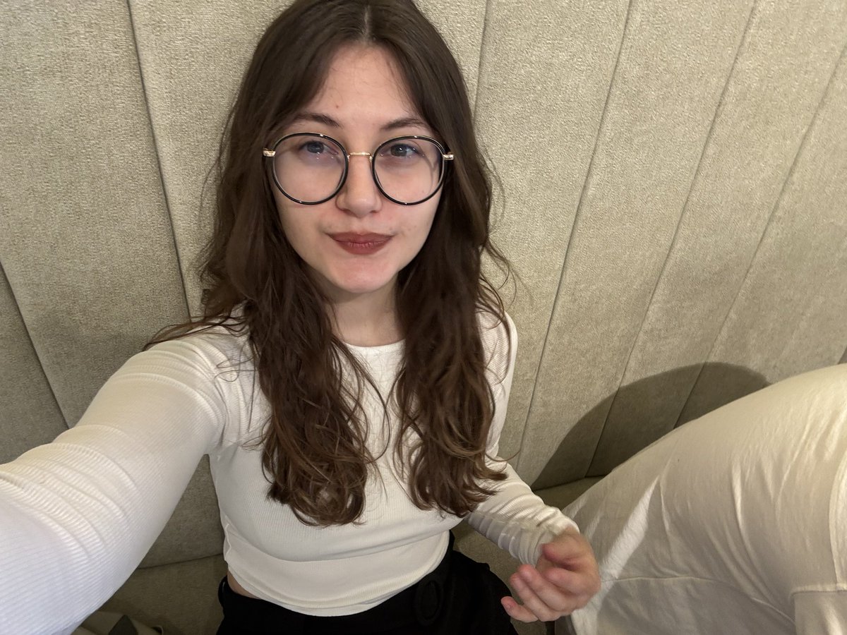 Cutiepieddlgl's tweet photo. Моя талія знову стала худішою, але срака ніколи не покине мене. https://t.co/yQJ2DbT99o