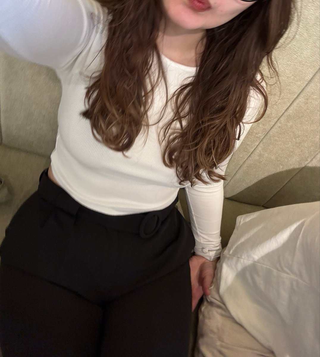 Cutiepieddlgl's tweet photo. Моя талія знову стала худішою, але срака ніколи не покине мене. https://t.co/yQJ2DbT99o