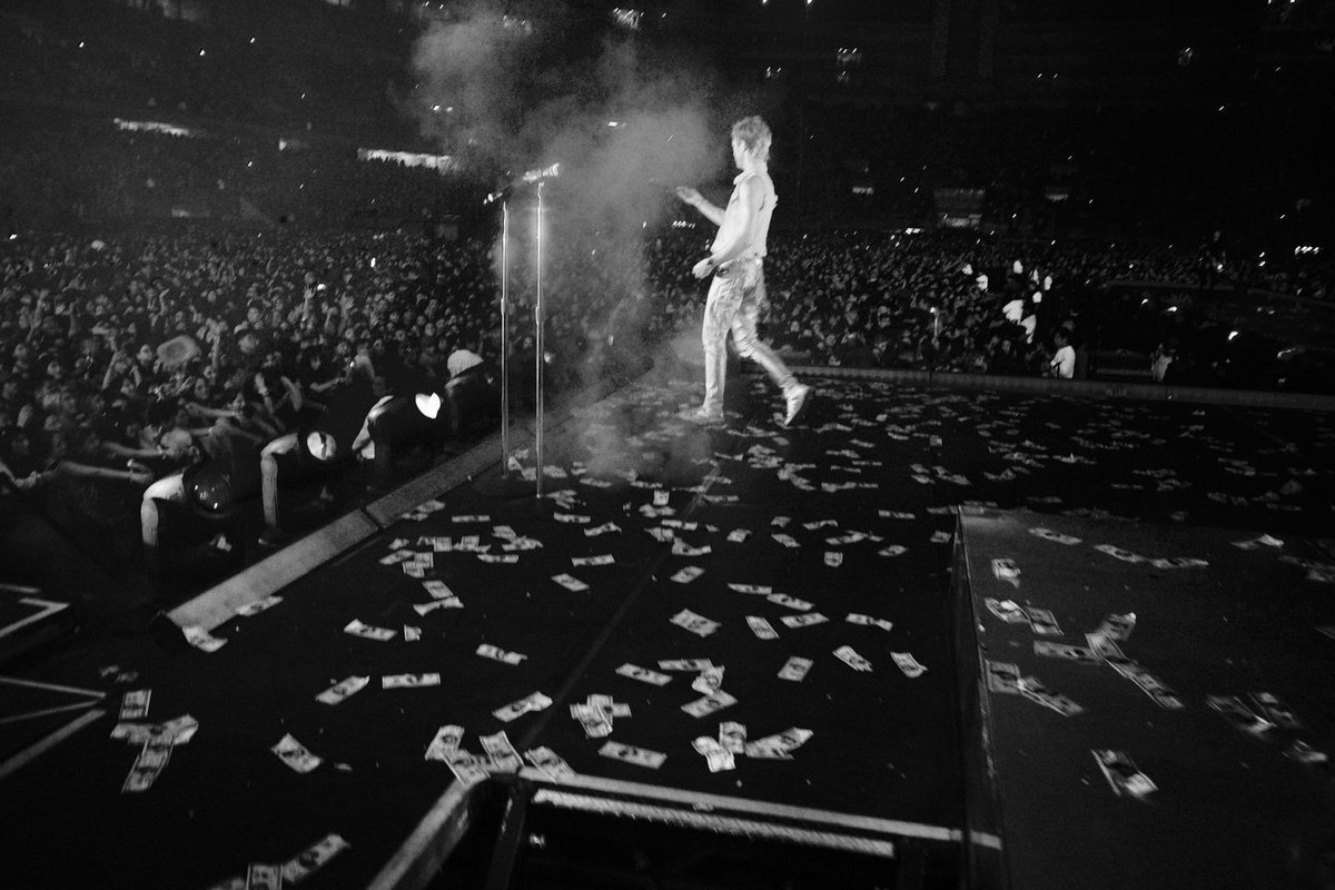 BrendanDrums's tweet image. Thank you… goodnight! ✨ 
#brendanbuckley #drummer #lmynlworldtour