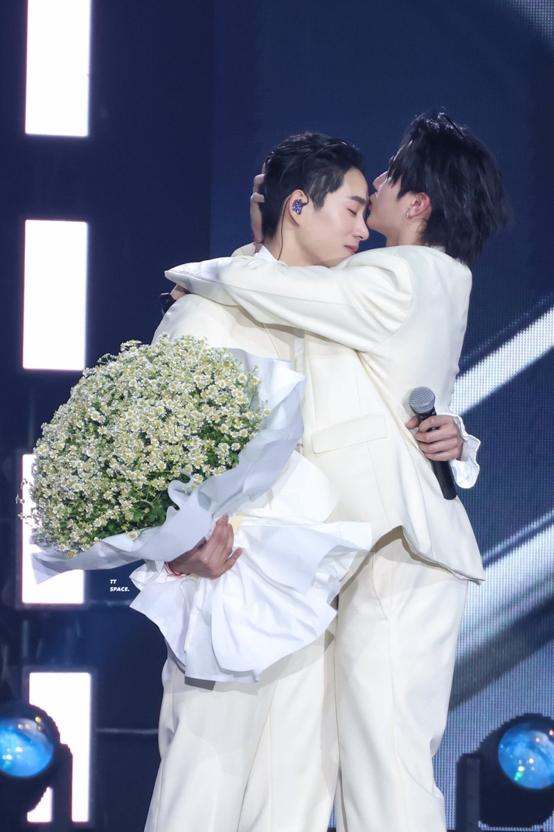 honey, you’re                        like my mirror 
familiar..                                  years ago..