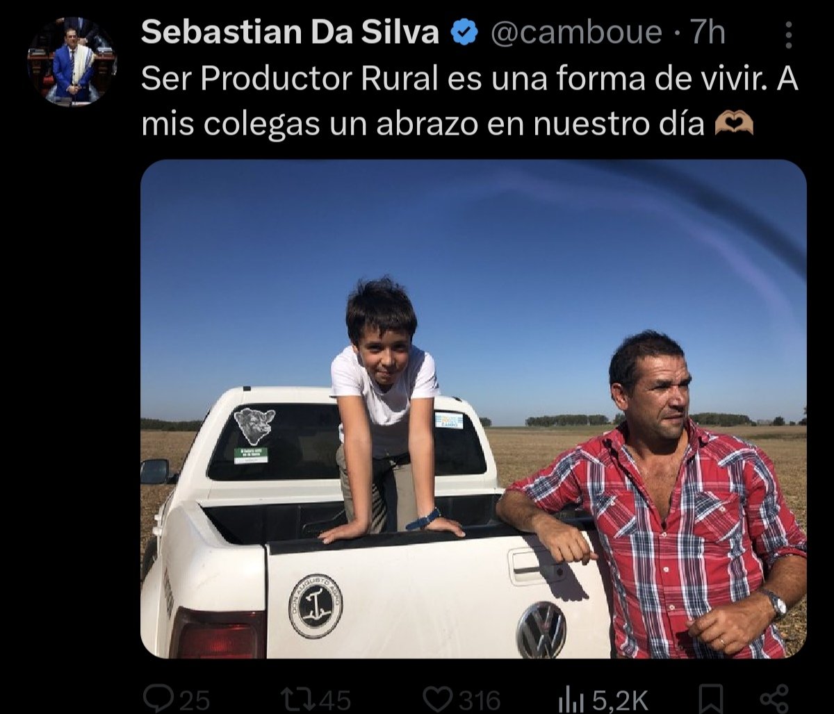 VeronicaRF1212's tweet photo. Senador @camboue
Quería hacerle llegar aunque me tiene bloqueada. 
Un Muy Feliz dia para usted, y para la Divina de Nany que le manda saludos.
No tiene remate. 
 No, perdón... 
¡No tiene goyete! Jajajjaaaa https://t.co/Yw6oMqnHlr