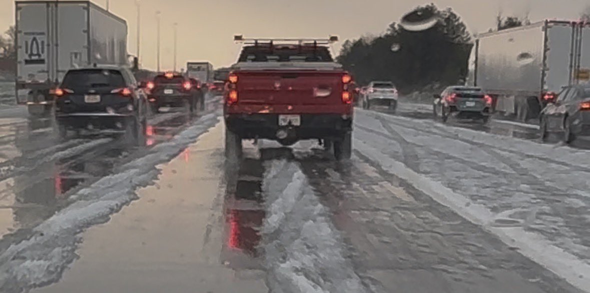 MWC_Weather's tweet image. I-271 near Bedford is an absolute mess right now due to copious amounts of hail on the roadway.

#OHwx @NWSCLE
