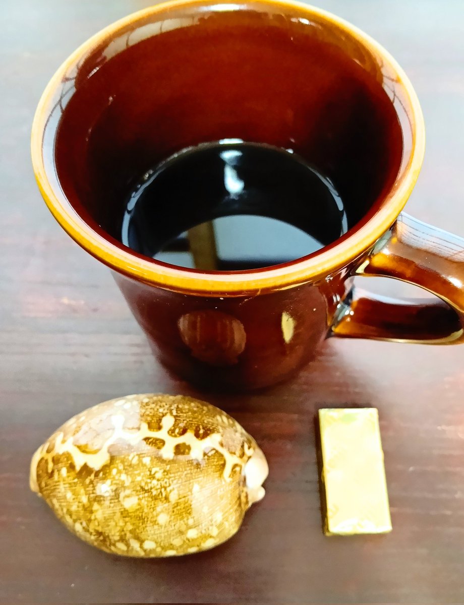 utafuandfriends's tweet image. The word "I" seems to stand alone, and still wants someone or something, coffee for example, to support her or him.

#coffeetokyo #photographylovers #coffee #tokyo #coffeeseries 
©2026うたふ兎

英語のわたし"I"は一本で立っているようで支えてほしいと思っています　たとえばコーヒーに