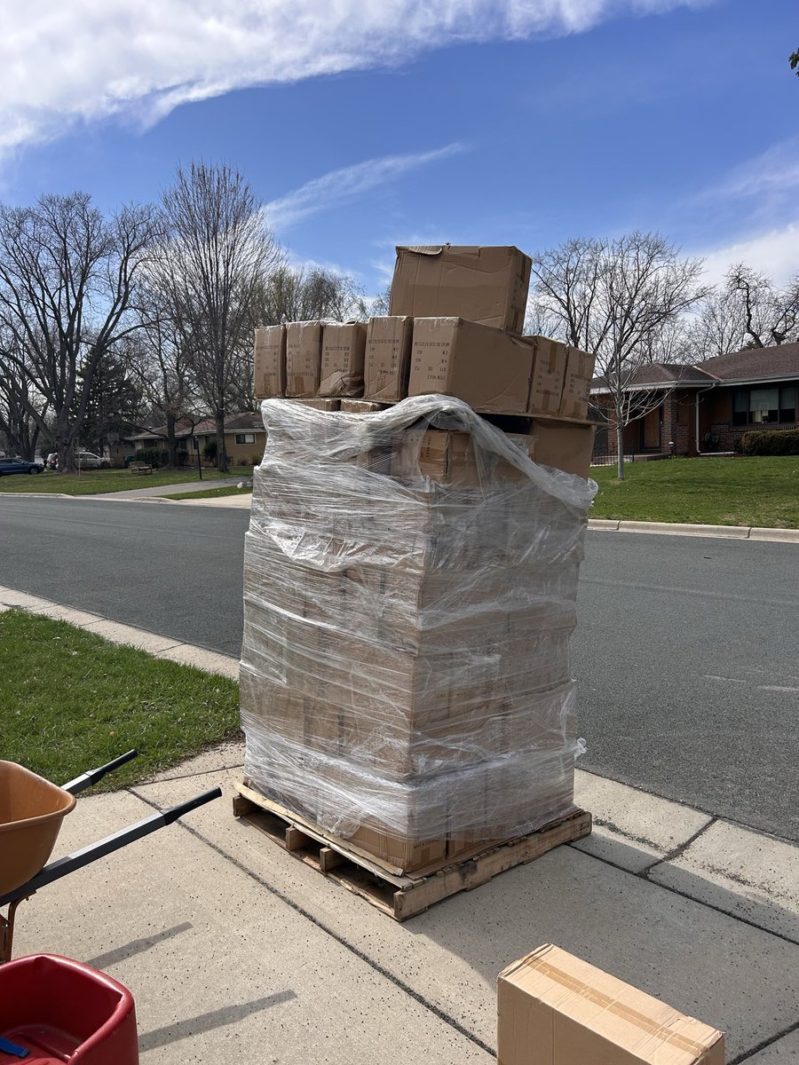 1PapaSiah's tweet image. Well, my order of tables has arrived! What what!! 

…only 5x more than I wanted. Sooo if anyone of you are near Minneapolis let’s meet up so I can give you some!! 

Thank you
@RSGriffinFDN @AWildSJ 

#Pulsechain #HEX #marketing #upfromhere