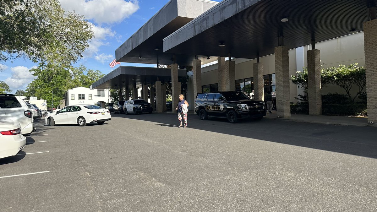 Erica Thomas tweet media