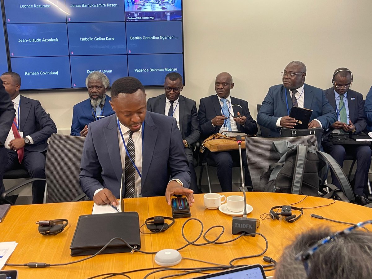 #URGENT
#SNEL RDC 

À Washington, D.C., Teddy Lwamba a participé aux réunions de la Banque mondiale avec les ministres Doudou Fwamba Likunde et Julie Shiku.

La réforme de la SNEL y a été discutée, avec l’option d’une SNEL unifiée présentée aux partenaires.