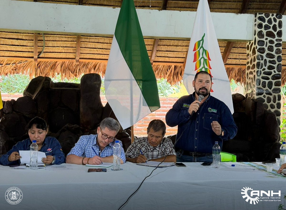 AnhBolivia's tweet image. La Dirección Distrital Beni de la ANH, junto al Vicemin. de Planificación y Desarrollo Energético, Javier Rivero, #YPFB y el Comité Cívico de #Beni, suscribieron un #acuerdo con transportistas del municipio de #Rurrenabaque para atender sus demandas de manera oportuna.