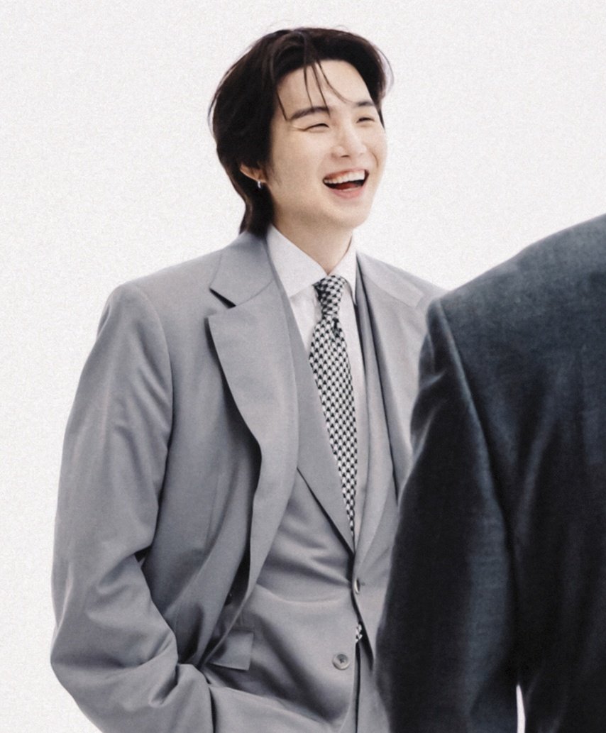 YOONGI YOONGI YOONGI YOONGI tweet media