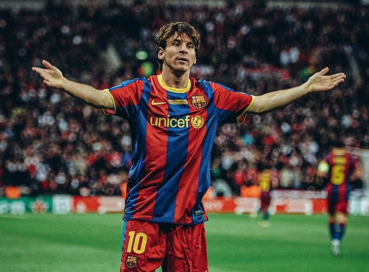 Messi aos 25 anos já tinha:

399 jogos
279 gols
121 assistências
400 participações em gols
4 Bolas de Ouro
2 Chuteiras de Ouro
20 gols em finais
🏆 22 títulos
🥇 4× artilheiro da Champions 
🥇 Mais gols em um ano
🥇 Mais assistências em um ano

Nunca mais veremos nada igual.