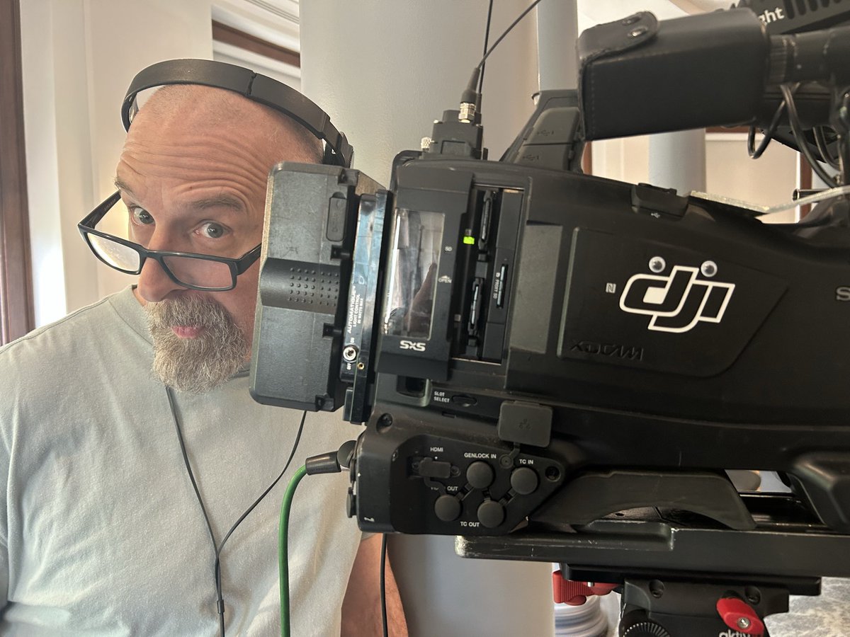 superseankatu's tweet photo. Another photographer with google eyes 👀 @mr8at8 https://t.co/DOnB6Avfya