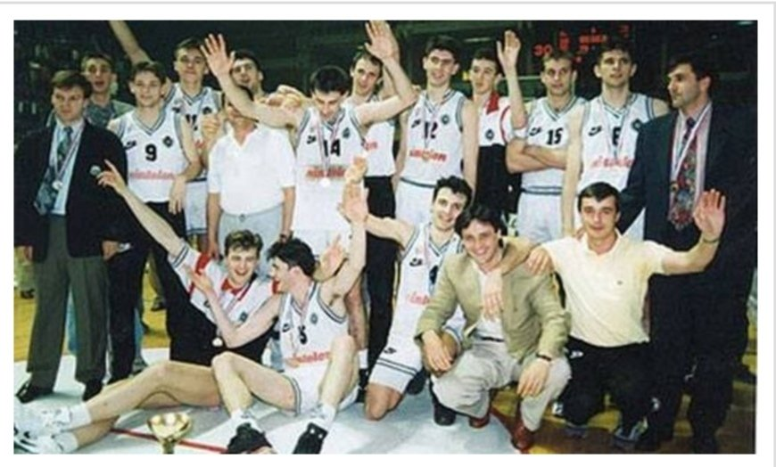 34 godine od evropske titule našeg KK Partizan.
Najmlađa šampionska ekipa sa najmlađaim šampionskim trenerom.
U izgnanstvu, naš klub je našao dom u Fuenlabradi, čije je lokalno stanovništvo pružilo ogromnu podršku i čiji ćemo doprinos u osvajanju Evrolige zauvek pamtiti.