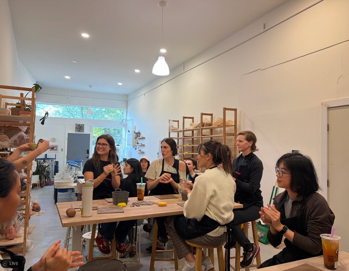 Lizzie Siegle tweet media